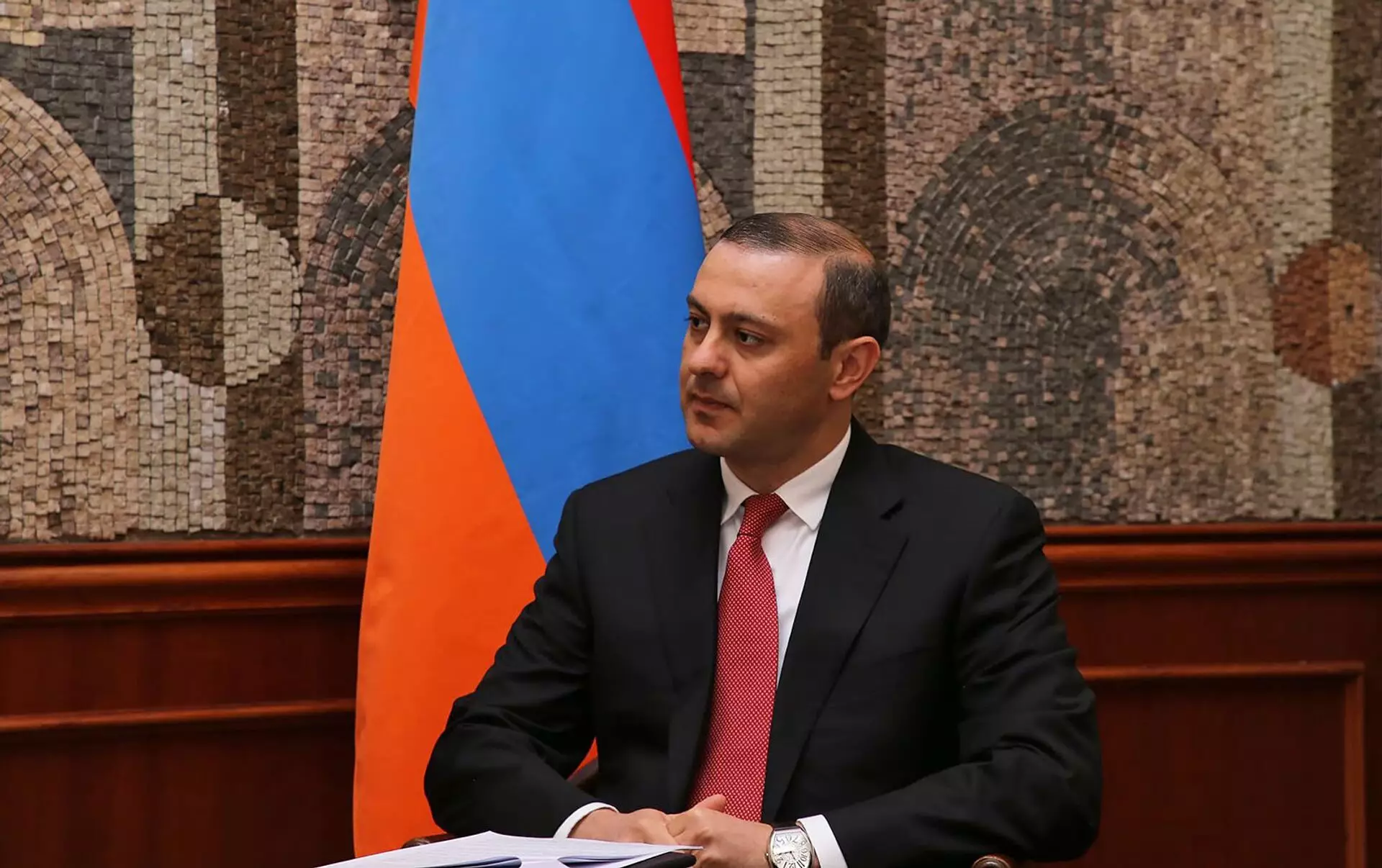 Armen Qriqoryan : "Ölkəmiz çox ağır vəziyyətdədir”