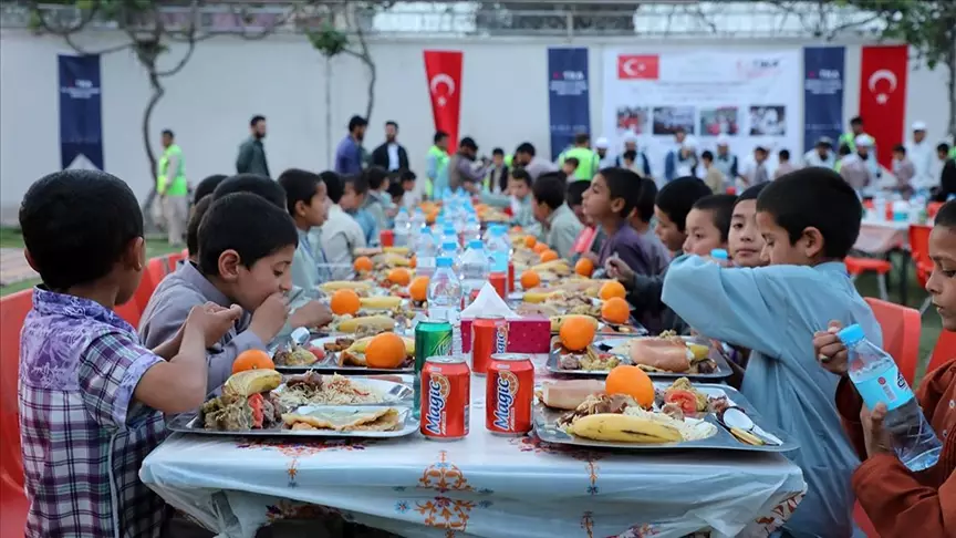 TİKA tərəfindən Əfqanıstanda kimsəsiz uşaqlar üçün iftar