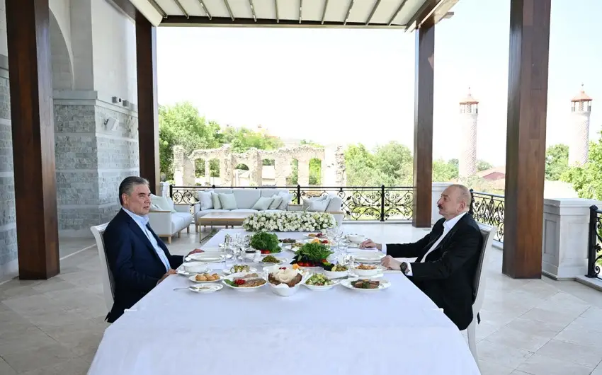 Liderlər Şuşada nahar ediblər