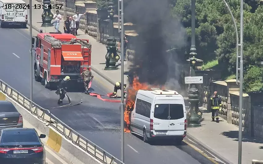 Bakıda hotelin qarşısında mikroavtobus yanıb, yolda sıxlıq yaranıb