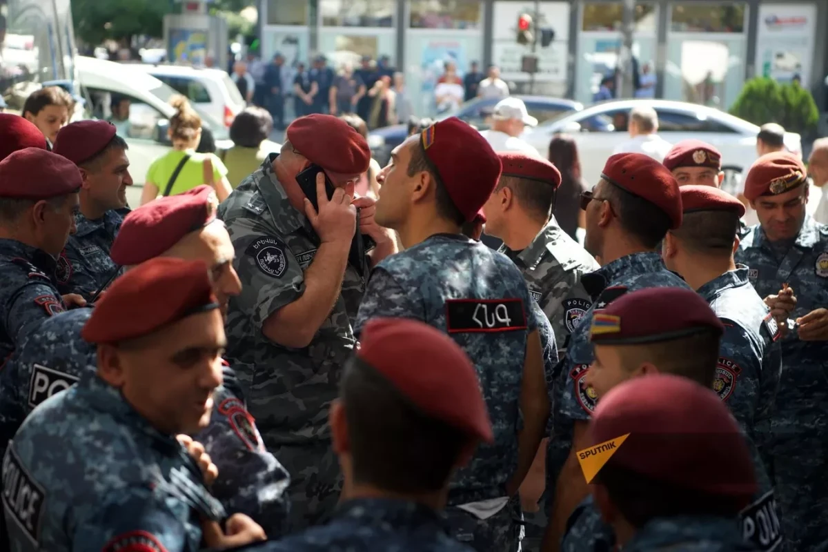 İrəvanda aksiyalarda 50-dən çox insan saxlanılıb