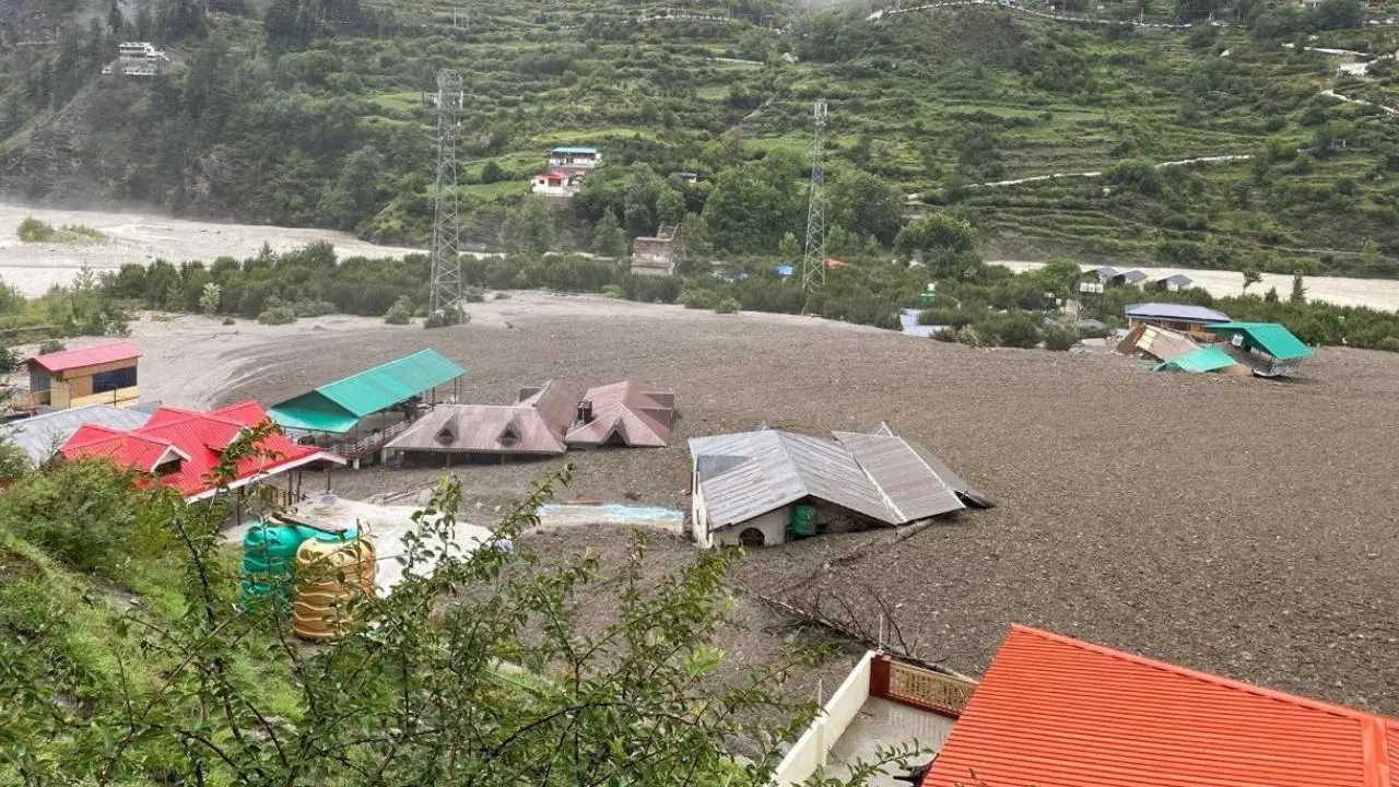 Hindistanda sel və torpaq sürüşmələri 4 nəfərin ölümünə, 100-ə yaxın insanın itkin düşməsinə səbəb olub