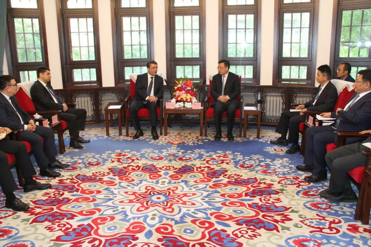 Azərbaycan nümayəndə heyəti Sinxua xəbər agentliyində olub