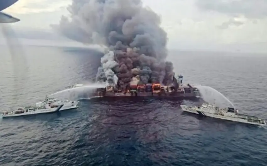 İranda 10 gəmini əhatə edən güclü yanğın olub