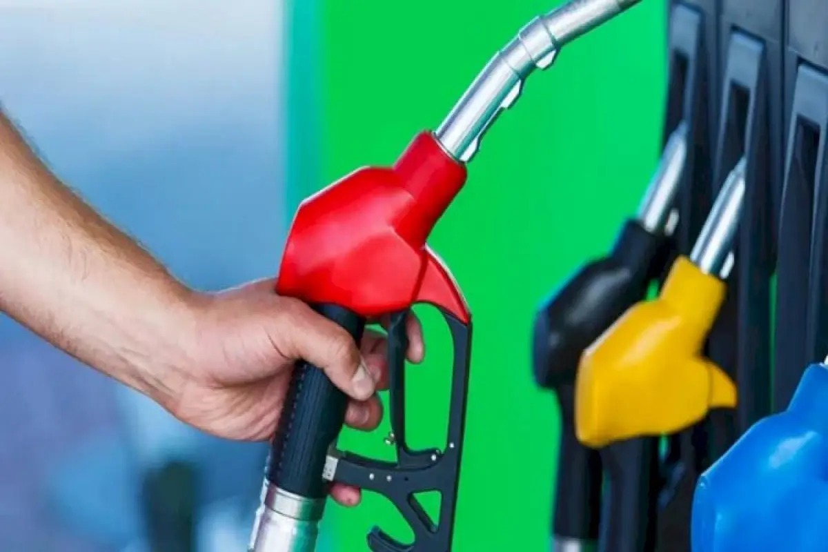 Aİ-92 markalı benzinin 1 litrinin qiyməti 5 qəpik, dizelin qiyməti 10 qəpik qaldırılıb