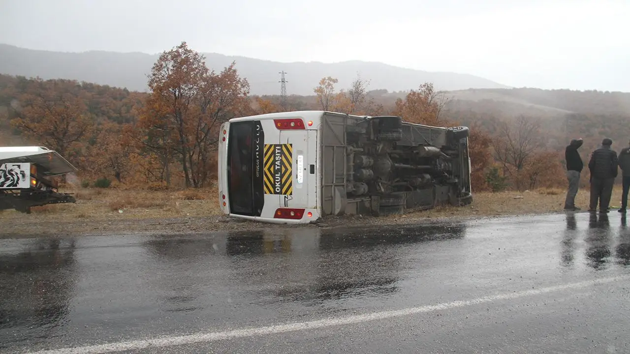 Türkiyədə tələbə avtobusu aşdı - 29 yaralı