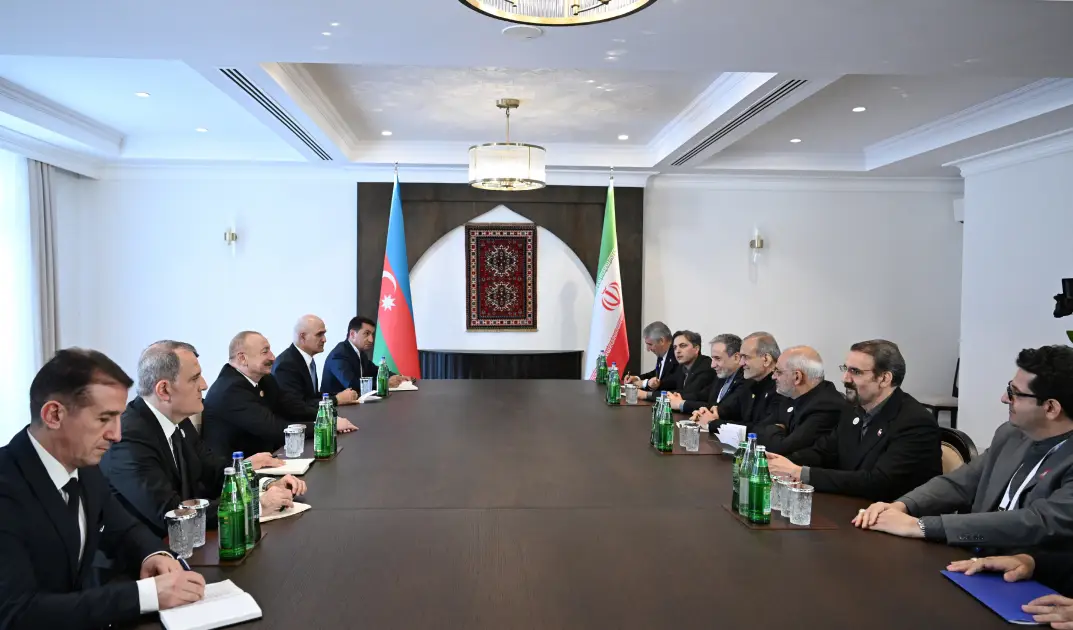 İlham Əliyevlə Pezeşkianın görüşü olub