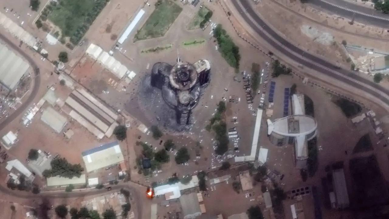 Raket Sudan mədən nazirinin evinə dəyib