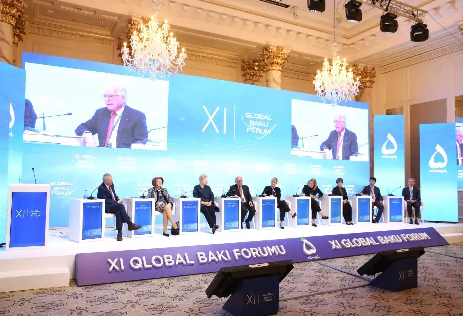 Xl Qlobal Bakı Forumunun üçüncü günü panel iclasları ilə davam edir