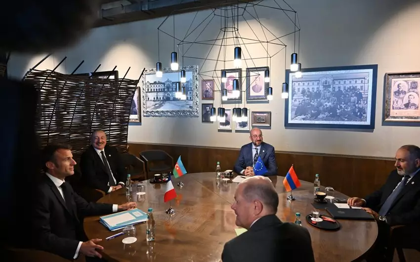 Hikmət Hacıyev Kişineu görüşü ilə bağlı paylaşım edib