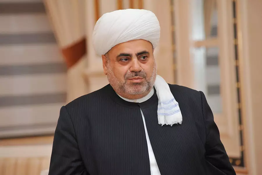 Allahşükür Paşazadə Roma Papasının xatirəsinə açılan başsağlığı kitabını imzalayıb - FOTO