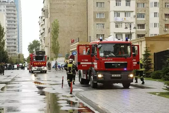 Bakıda çoxmərtəbəli yaşayış binasında yanğın olub