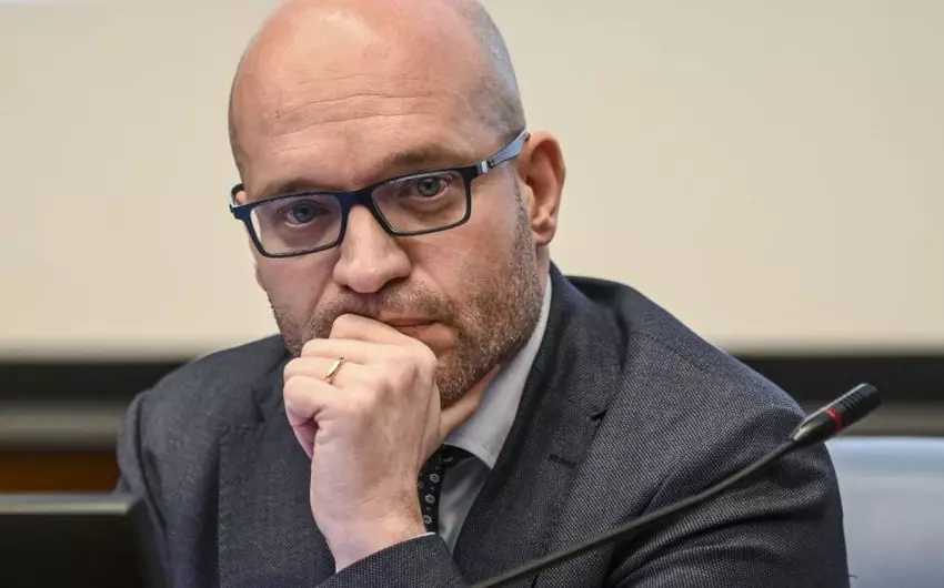 İtaliyalı parlamentari münaqişələri diplomatiya yolu ilə həll etməyə çağırıb