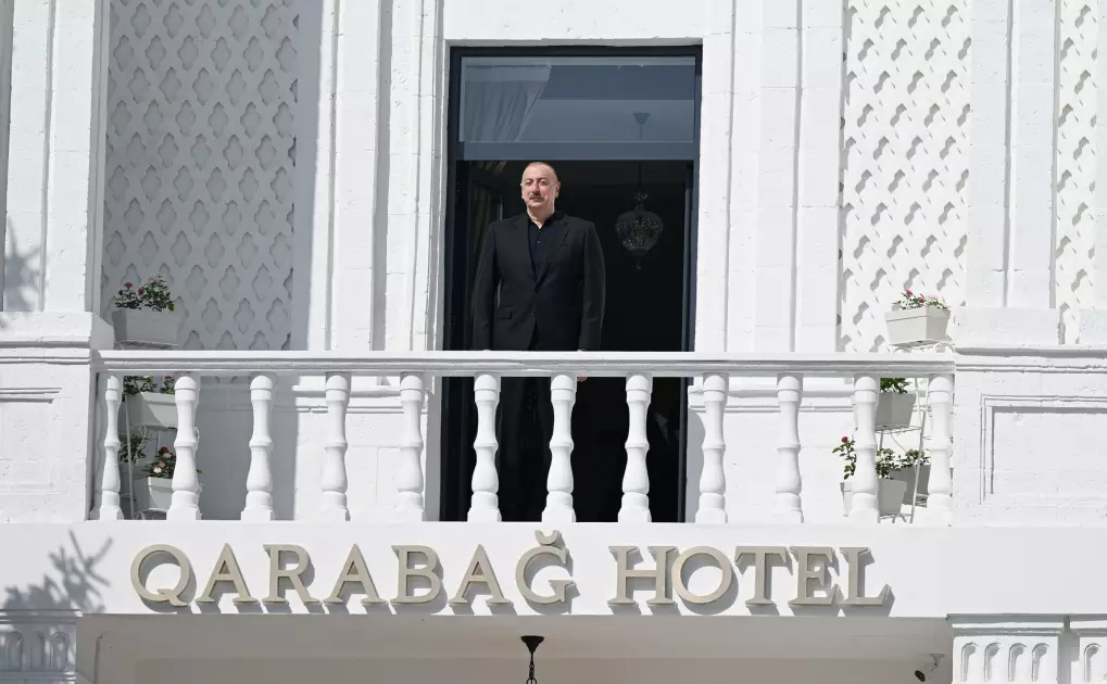 İlham Əliyev Xankəndidə əsaslı təmir və bərpadan sonra “Qarabağ” hotelinin açılışında iştirak edib - YENİLƏNİB