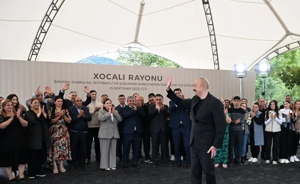 Prezident sakinlər ilə görüşdü - FOTOLAR - YENİLƏNİB