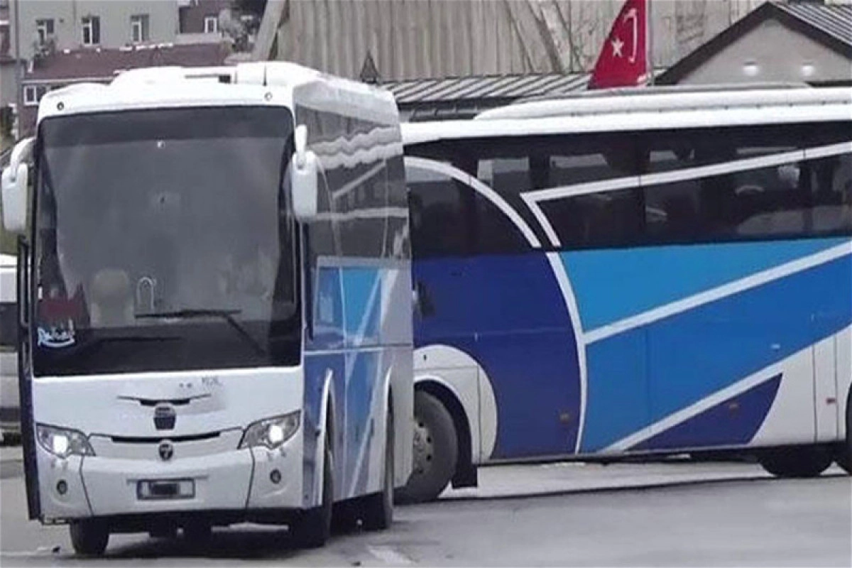 Zəlzələ bölgəsindən təxliyə avtobusu Azərbaycana yola düşüb