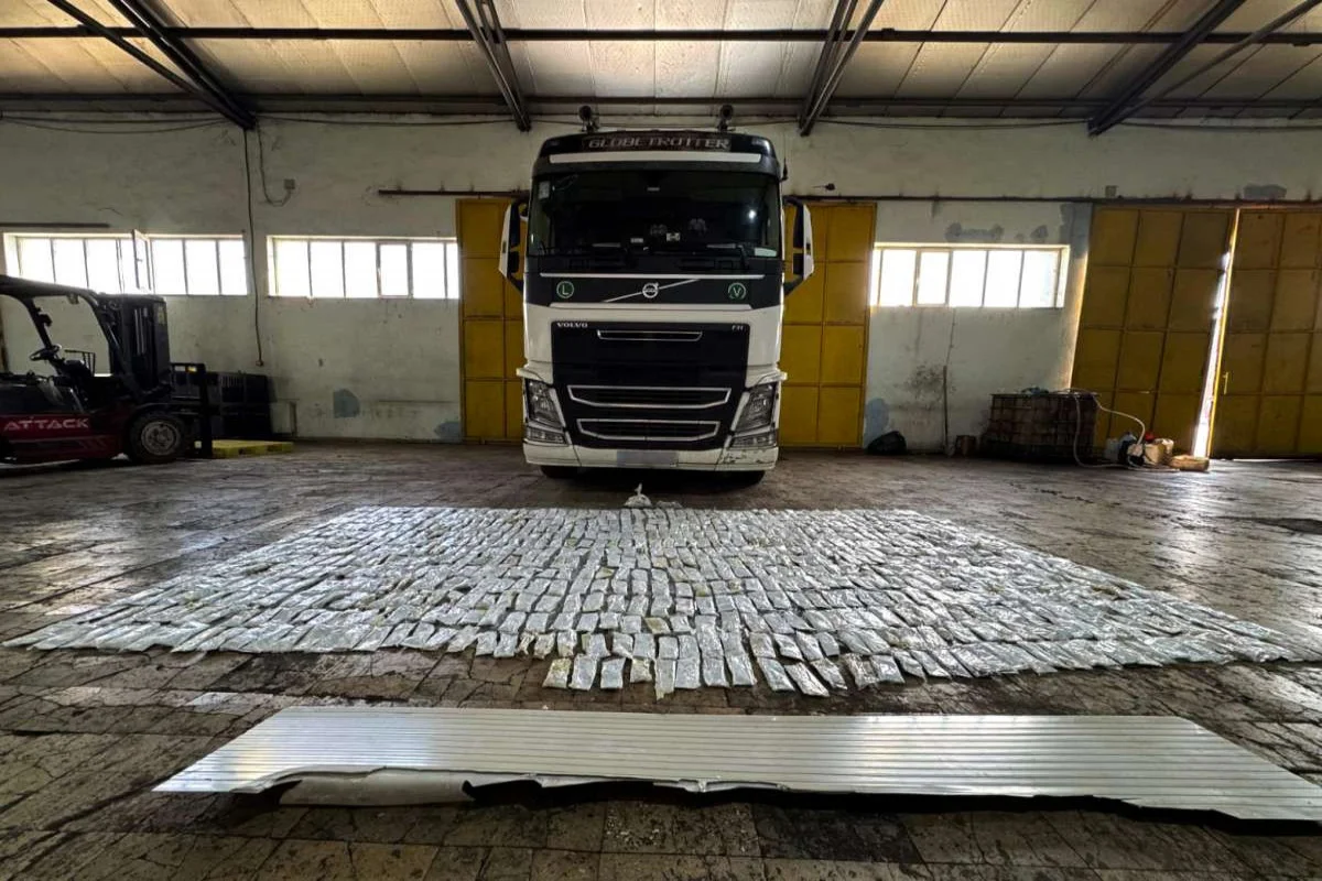 randan Polşaya gedən yük maşınında 39 kq heroin aşkarlanıb - FOTO