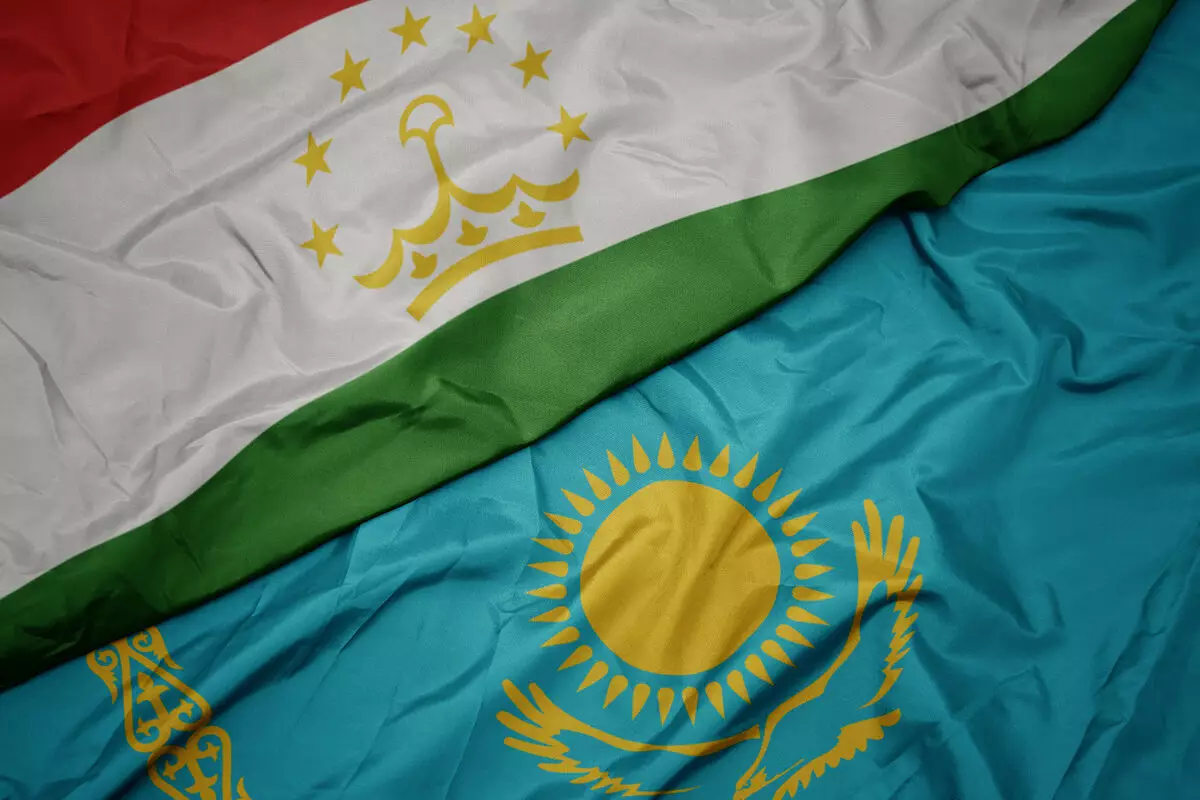 Tacikistan Qazaxıstana yarım milyard kubmetr su ötürüb