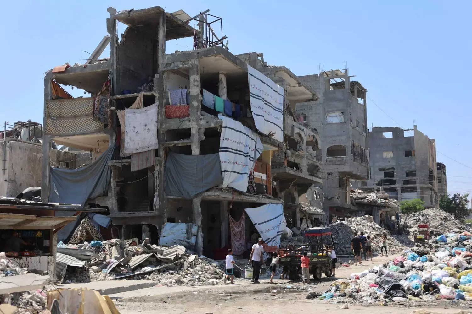 Qəzzada ölənlərin sayı 39 mini keçdi