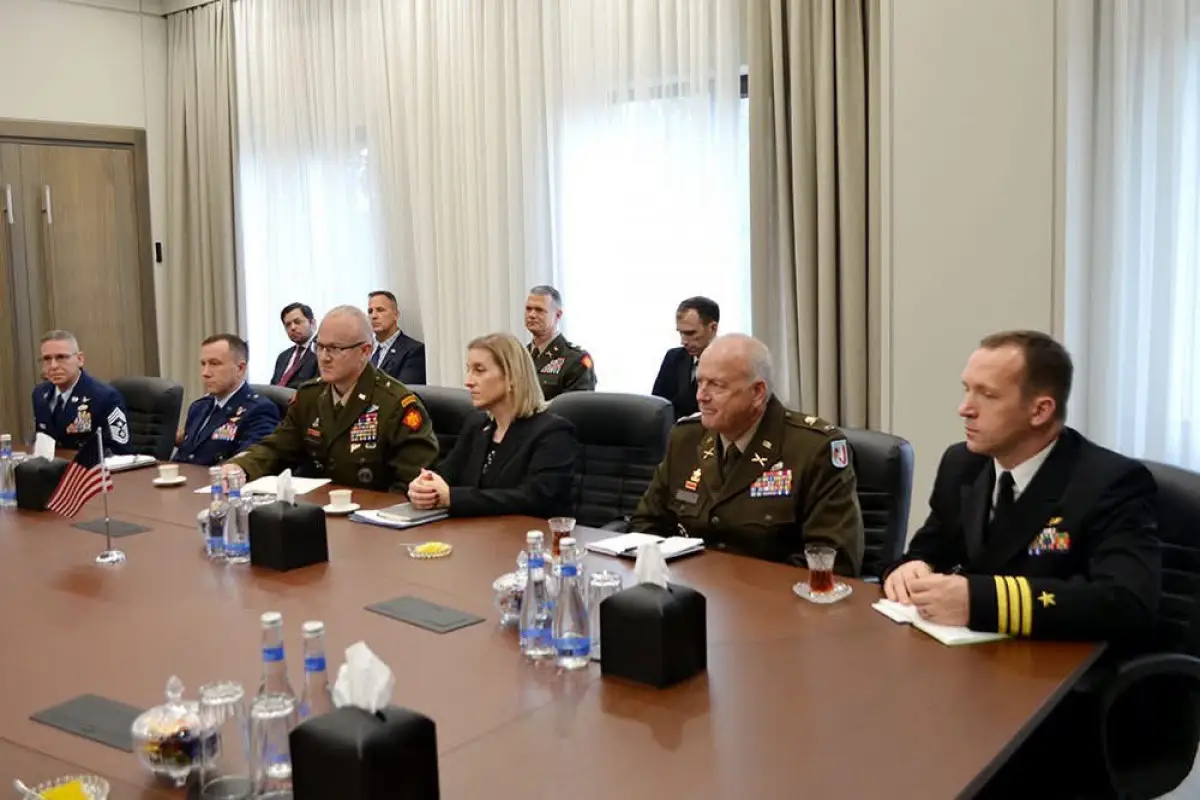Səfirlik: ABŞ generalının səfəri sülh və sabitliyə birgə sadiqliyi bir daha təsdiqləyib