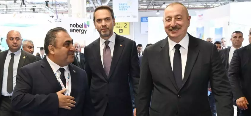 Prezident İlham Əliyevə “Caspian Energy” jurnalı təqdim edilib