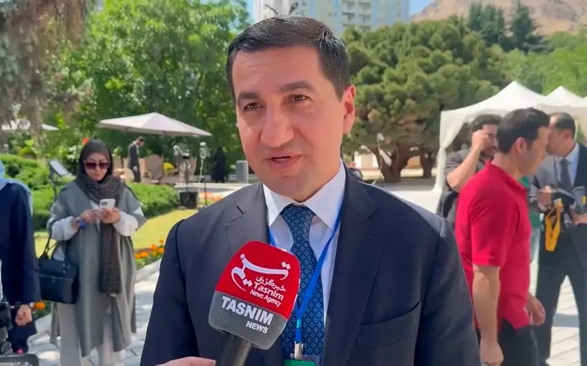 Hikmət Hacıyev Azərbaycan – İran münasibətlərindən danışıb