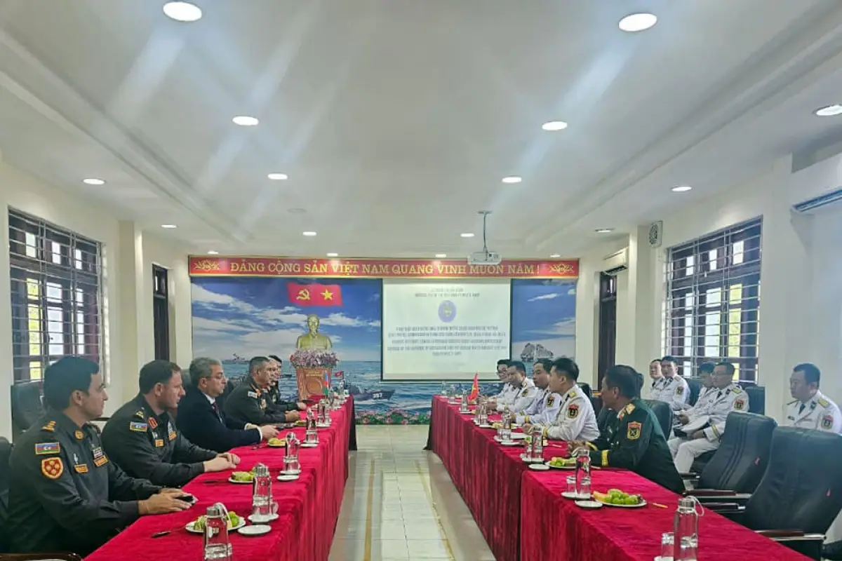 Zakir Həsənov Vyetnam HDQ Komandanlığında olub