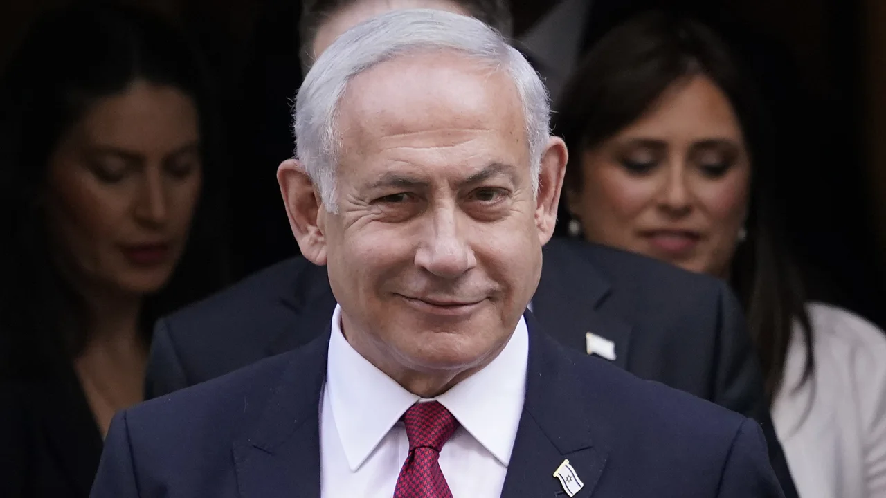 Netanyahu məhkəmə islahatlarını dayandıracağını bəyan edib