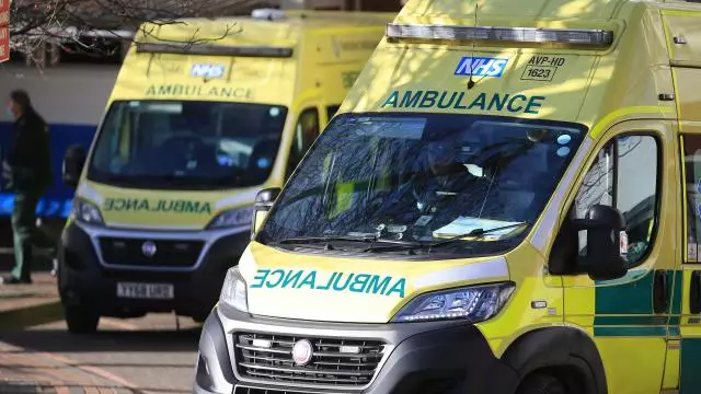 İngiltərədə iranlı jurnalist bıçaqlanıb