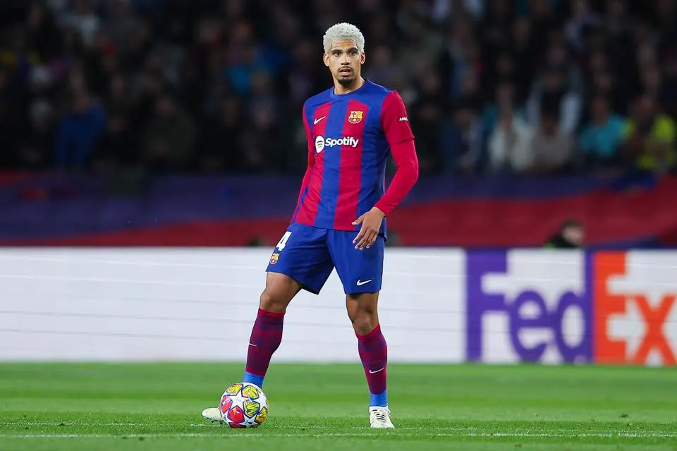 Ronald Araujo “Liverpul”a keçə bilər