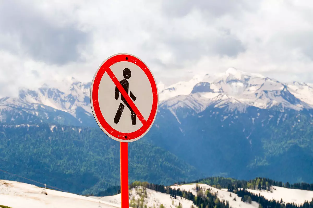 Fransanın Alp dağlarında iki xizəkçi qar uçqunu altında qalıb