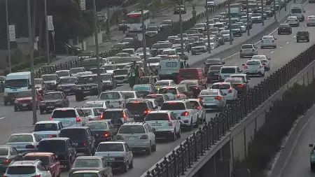 Bakıda 18 istiqamətdə nəqliyyatın sıxlığı yaranıb - SİYAHI