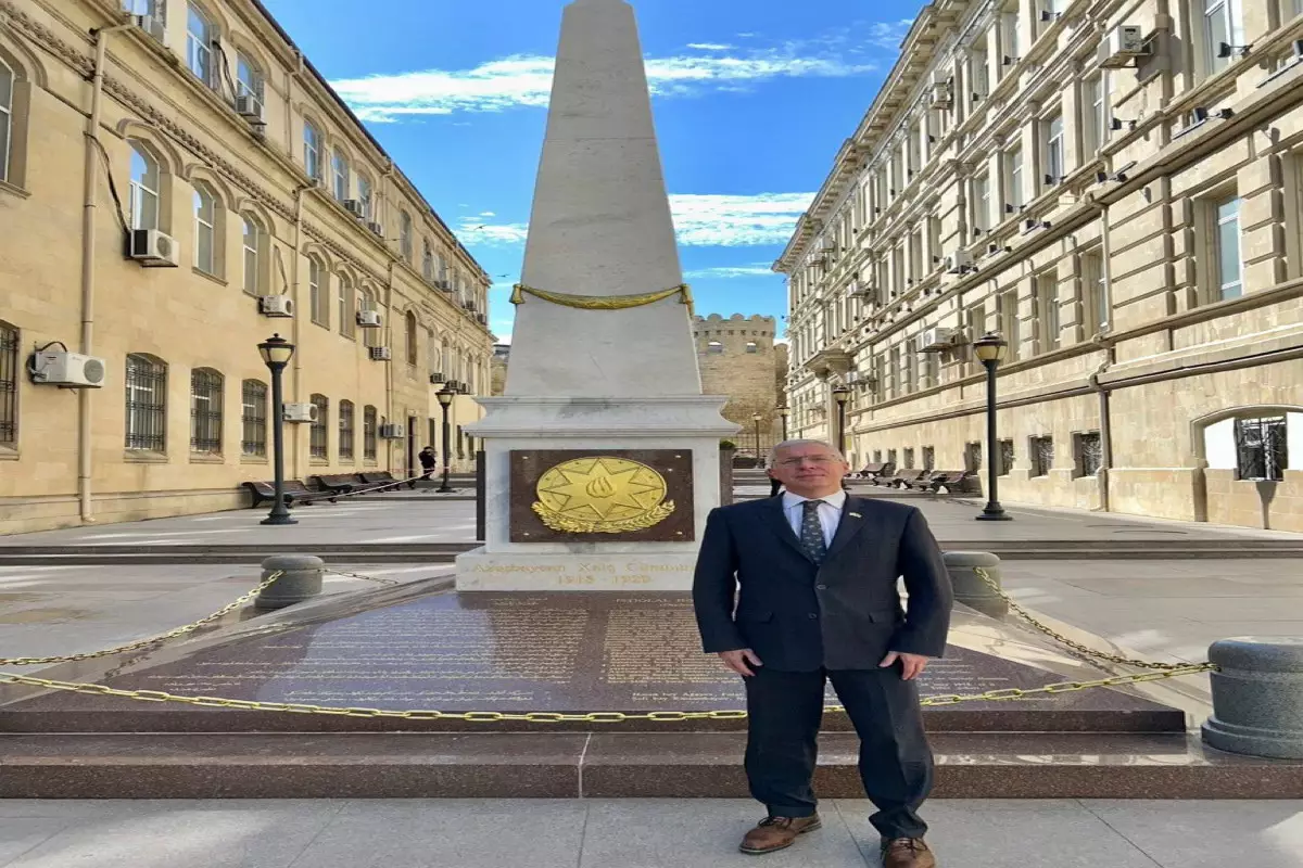 Britaniya səfiri Azərbaycan xalqının Müstəqillik Gününü təbrik edib