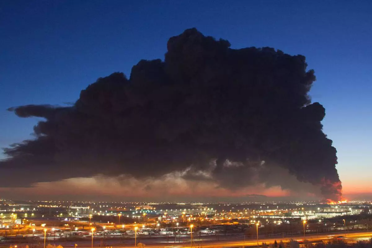 Sankt-Peterburqda yanğının sahəsi 50 min kvadratmetrə çatıb
