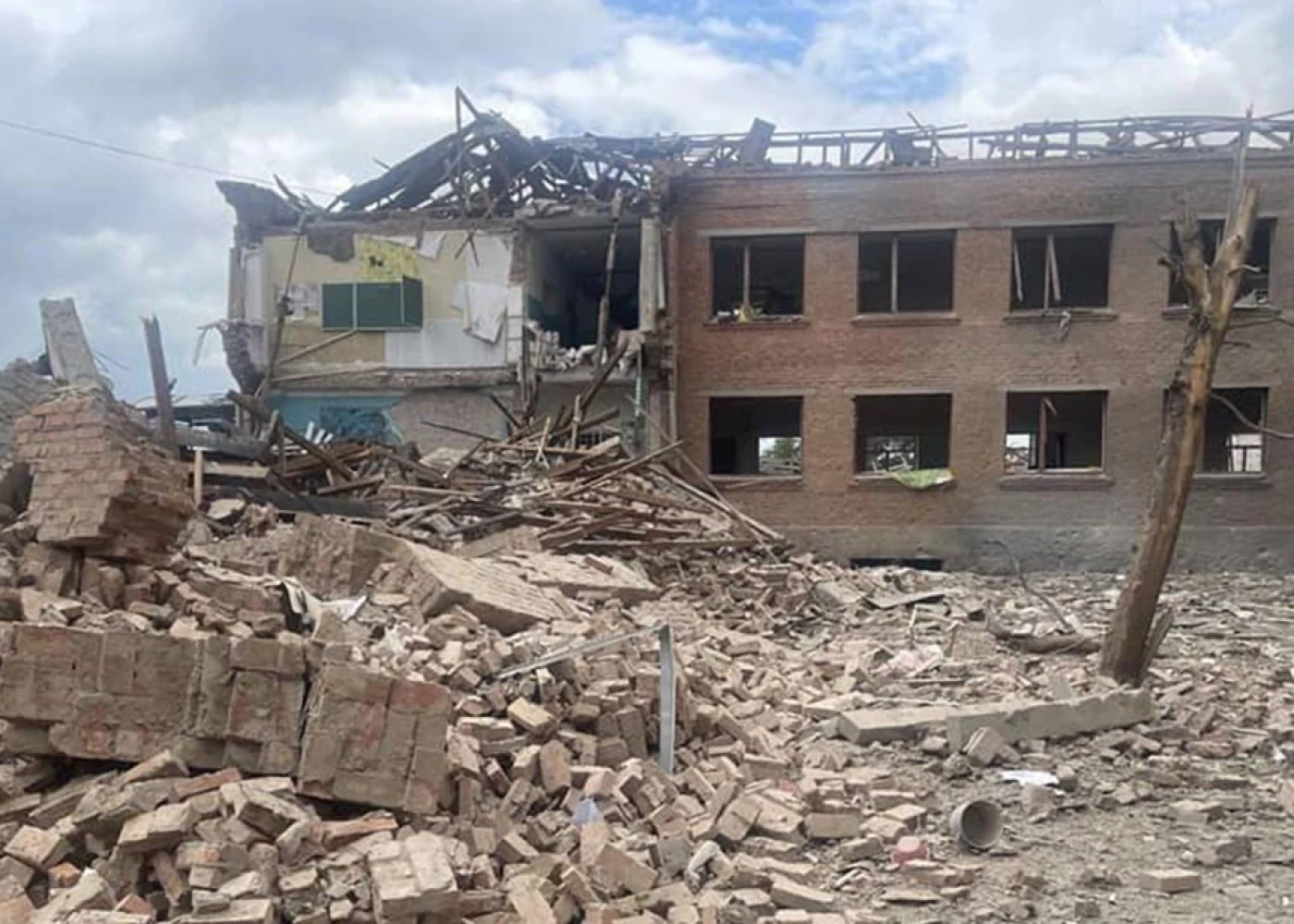 Rusiya Ukraynada məktəbi vurdu - Ölən və yaralılar var