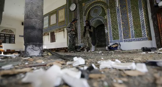 İsrail qüvvələri məscidə hücum etdi