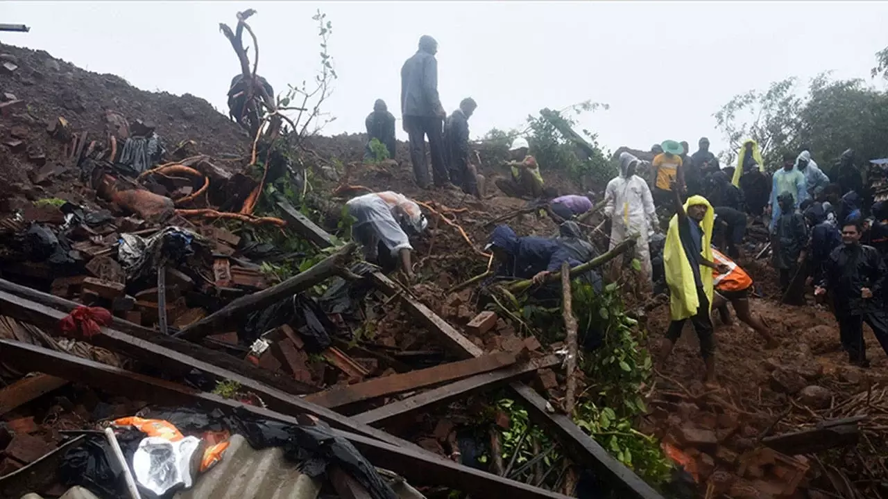 Hindistanda torpaq sürüşməsi 40-dan çox insanın həyatına son qoyub