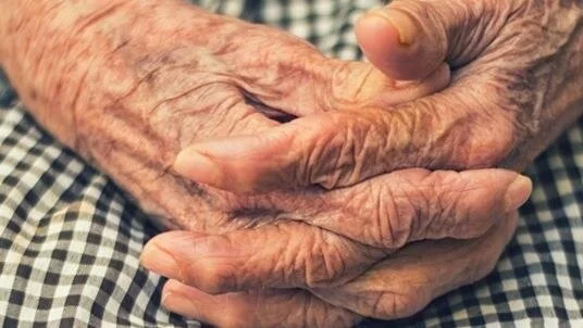 İngiltərədə "Alzheimer" xəstəliyinin erkən diaqnozu üçün qan testi təcrübələri aparılacaq