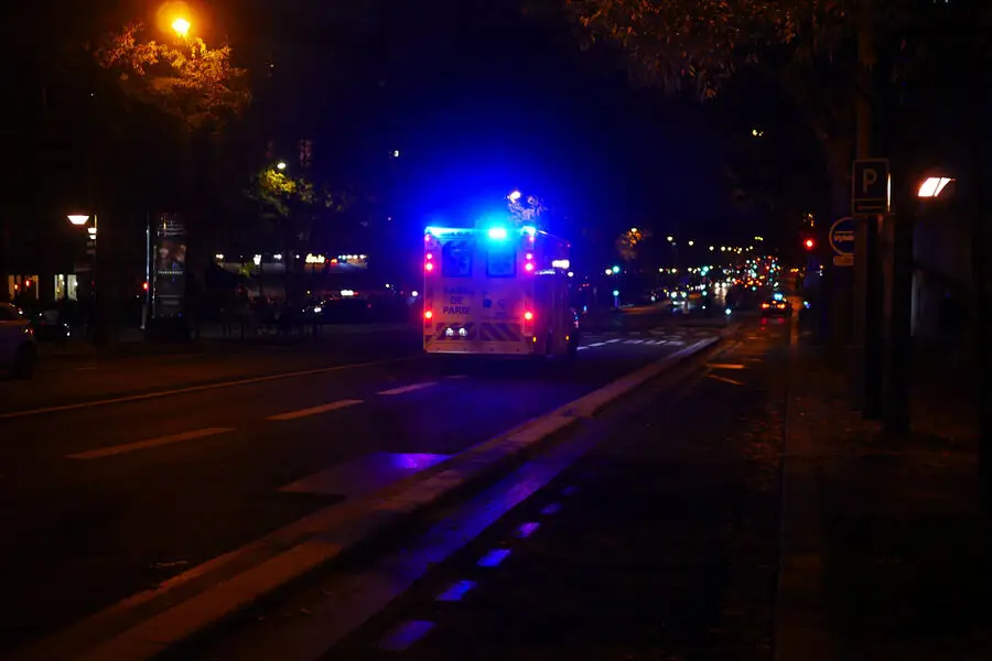 Fransada məktəbliləri daşıyan avtobus aşıb