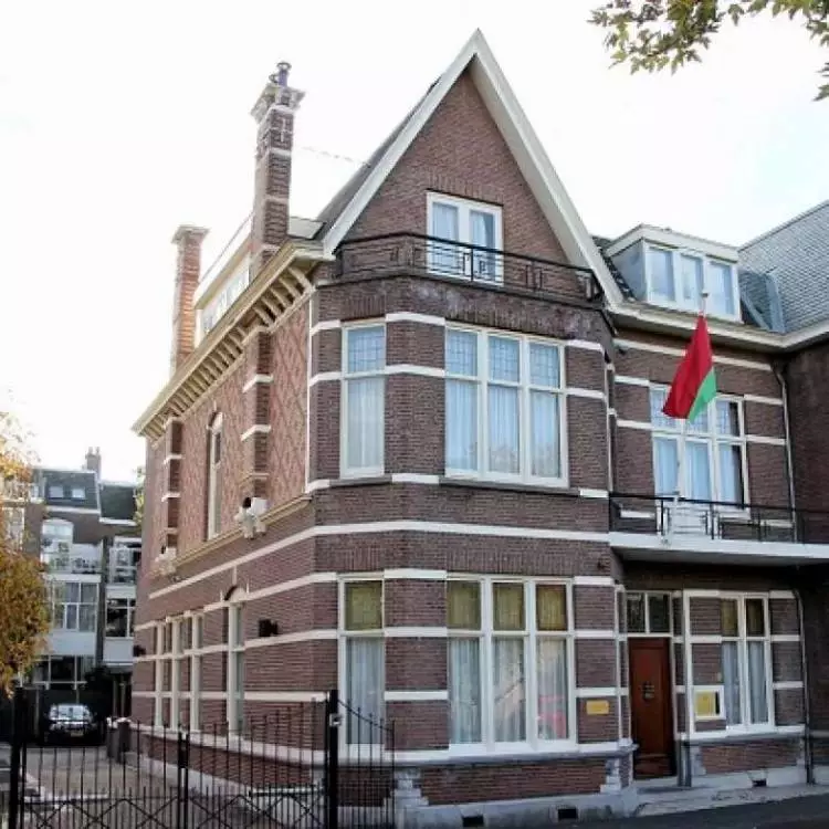 Belarus səfirliyinə hücum olub