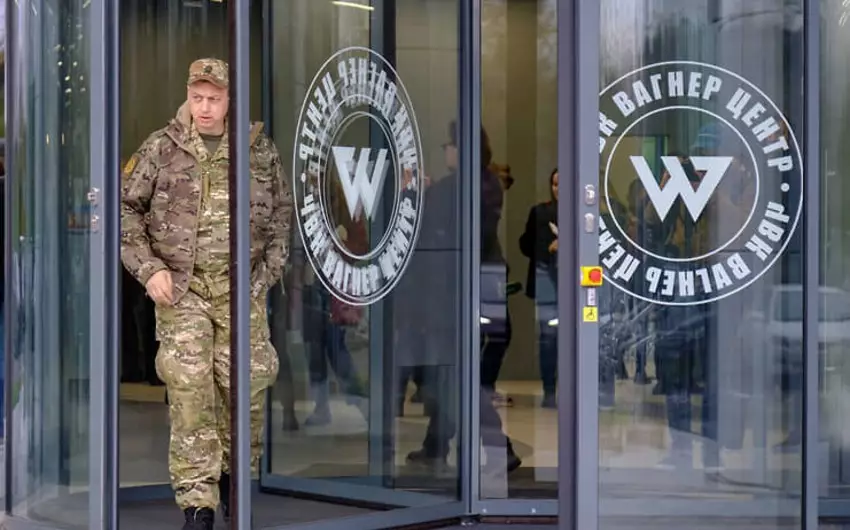 "Vaqner”in Sankt-Peterburqdakı binası mühasirəyə alınıb