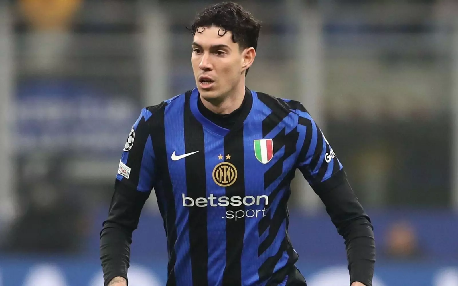 "Çelsi" Bastoni ilə maraqlanır