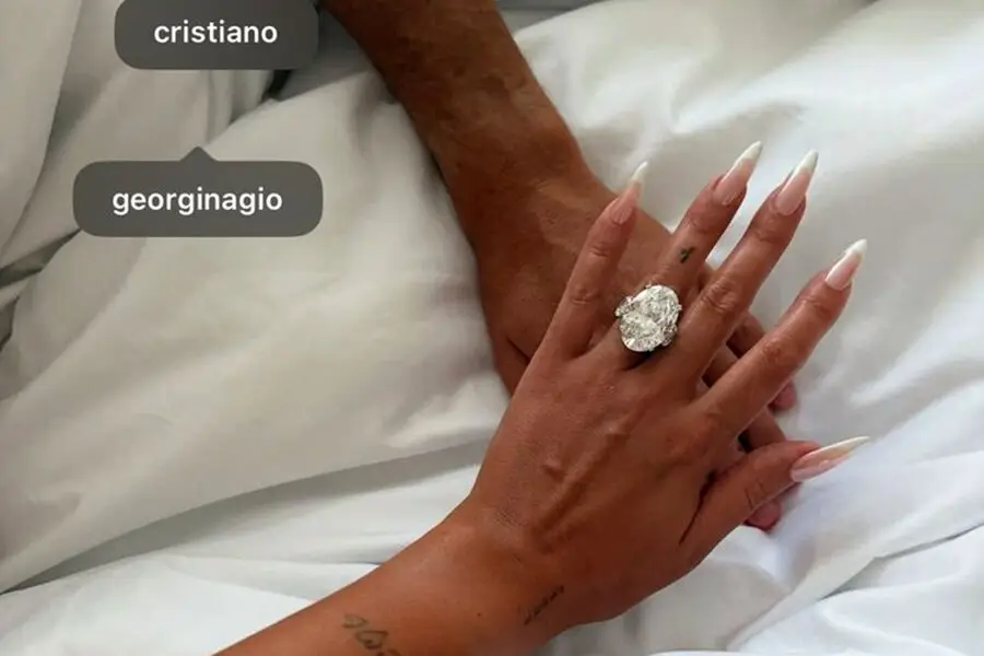 Ronaldo sevgilisinə evlilik təklifi edib