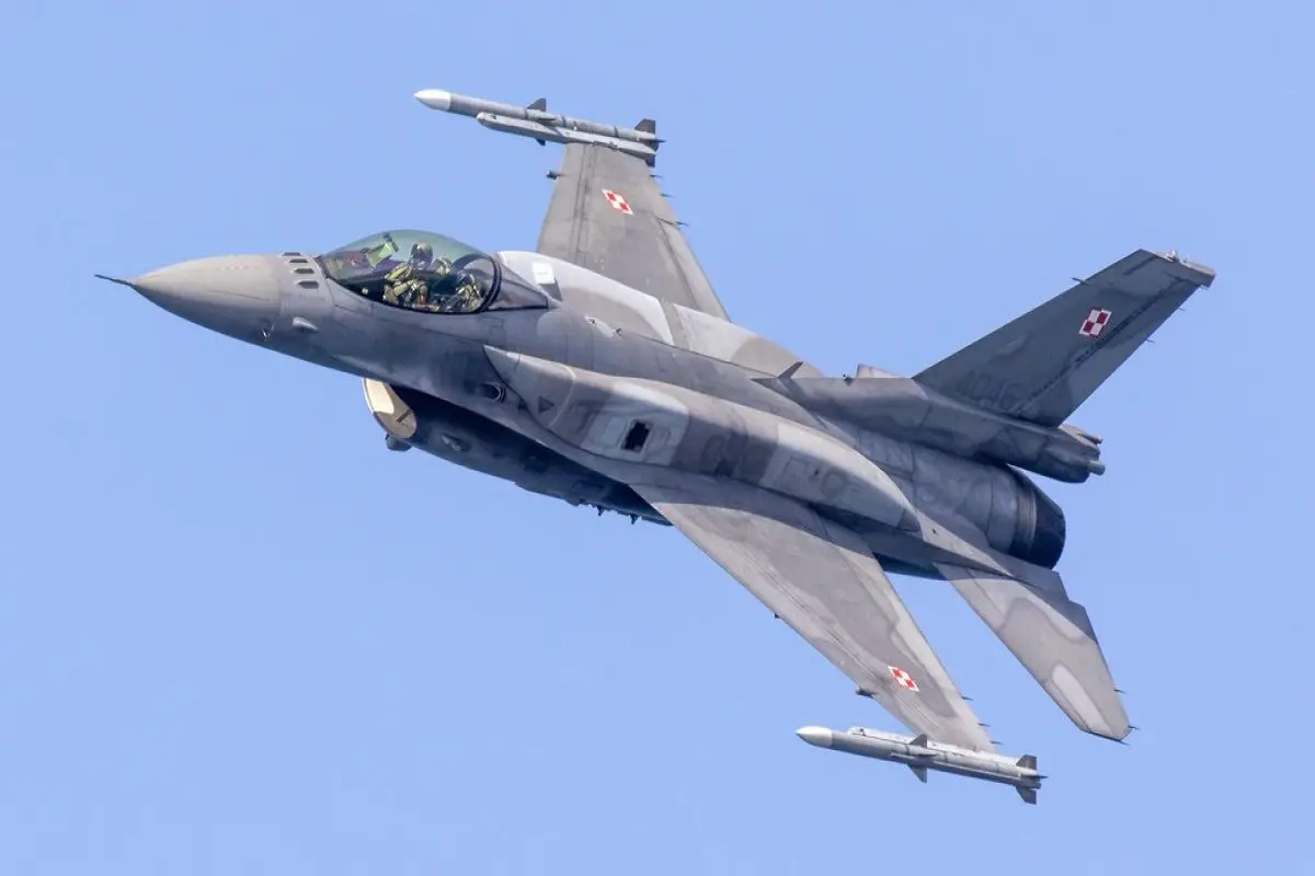 Polşa hərbçiləri ölkənin hava məkanını pozan obyektləri zərərsizləşdirib