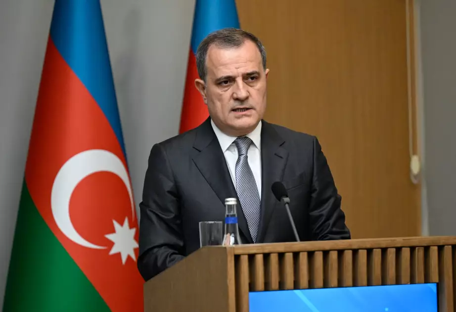 Ceyhun Bayramov Bəhreynə rəsmi səfərə yola düşüb