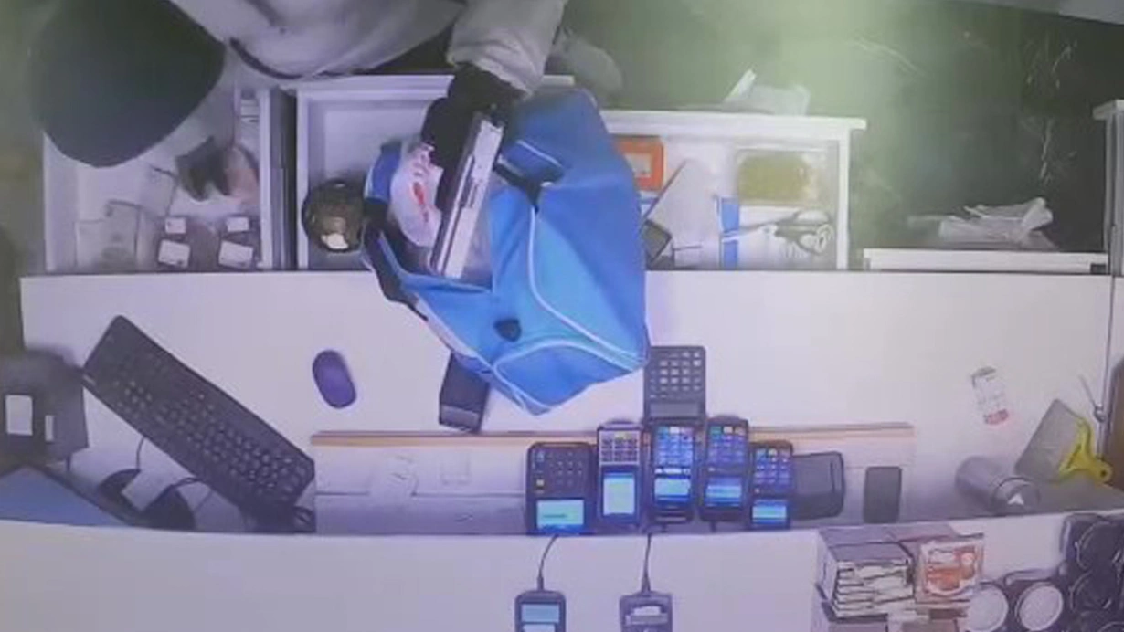 Türkiyədə oyuncaq silahla oğurluq edilib