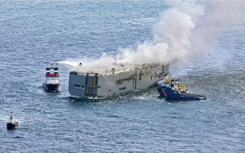 Niderland sahillərində daha bir gəmidə yanğın olub, 500 elektromobil yanıb