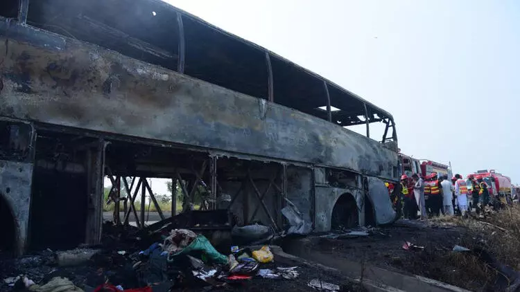 Pakistanda yol qəzası baş verib, 20 nəfər ölüb