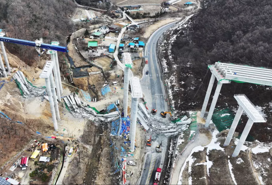 Cənubi Koreyada dəmir yolu çökdü, 4 nəfər itkin düşdü