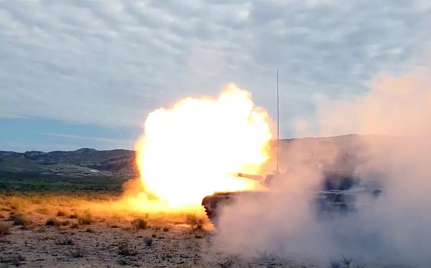 Quru Qoşunların taktiki-xüsusi təlimi davam edir, şərti düşmənin hədəfləri məhv olunur